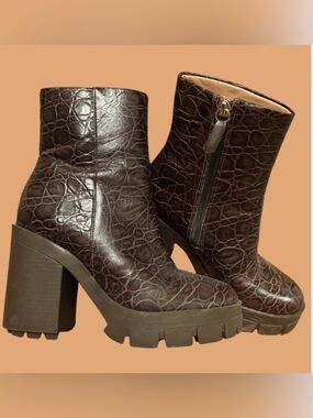 Schutz Lug Sole Ankle Boots - Dark Brown Leather